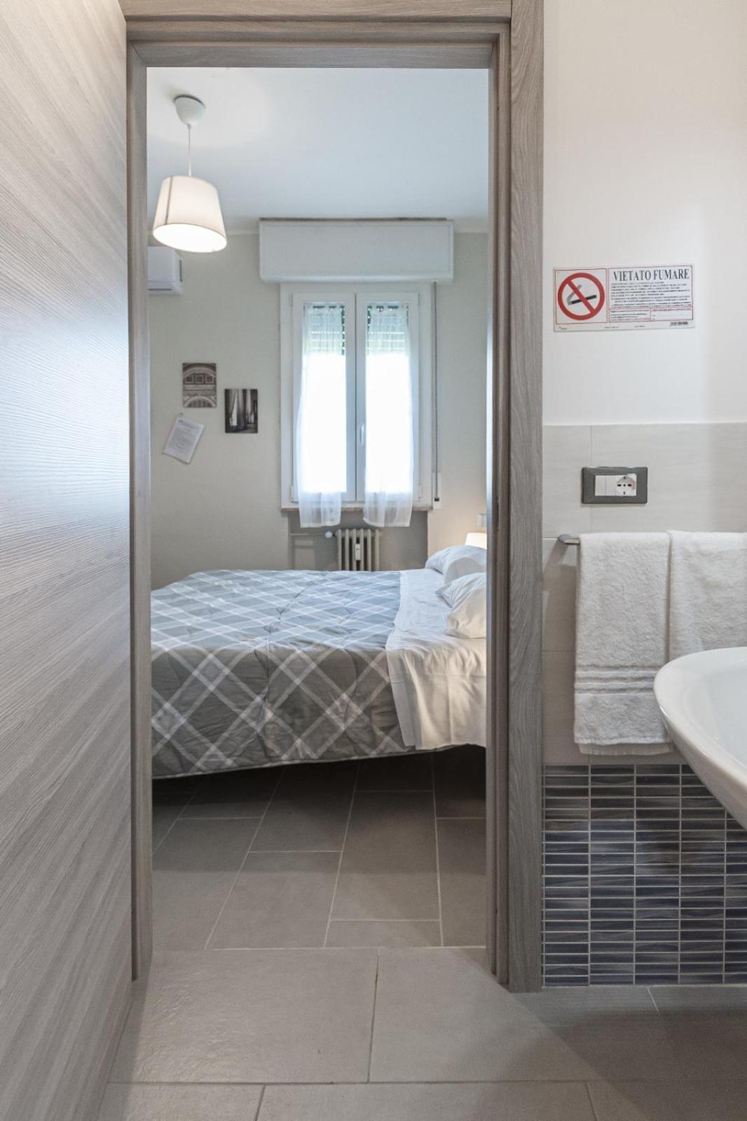 Fare Bnb - Room Del Parco Reggio Emilia Exterior foto
