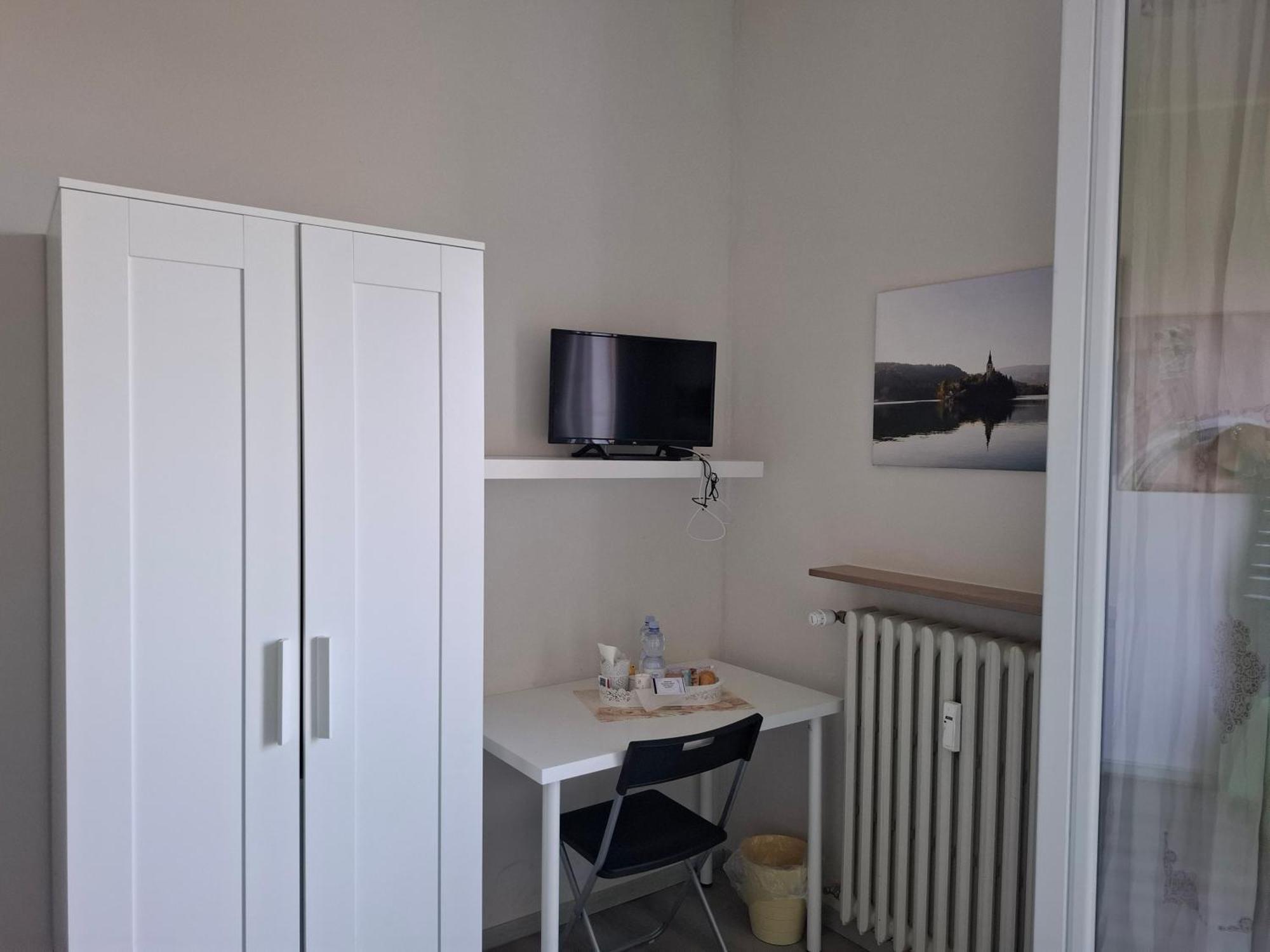 Fare Bnb - Room Del Parco Reggio Emilia Exterior foto